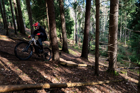 Im Uphill geht das neue Decoy X wie – ich sage es mal ganz salopp – die wilde Wutz!