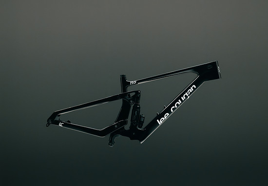 Nur 2,5 kg soll der Rahmen wiegen und damit das geringe Gewicht von 20,5 kg am Carbon-Pro-Modell ermöglichen.