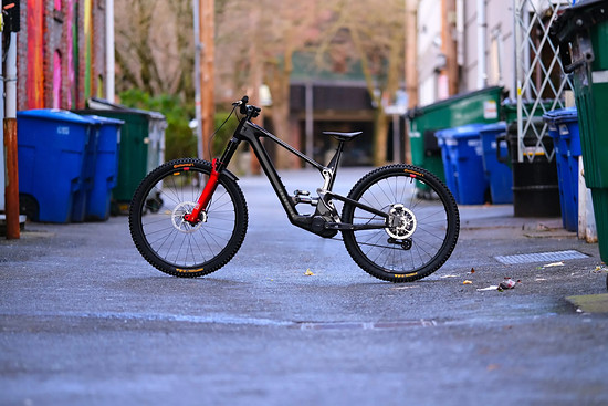 Streng limitiert und in Deutschland ein seltener Anblick: Crestline Bikes – das neue RS 181.2 ist jedoch auch schon wieder vergriffen.