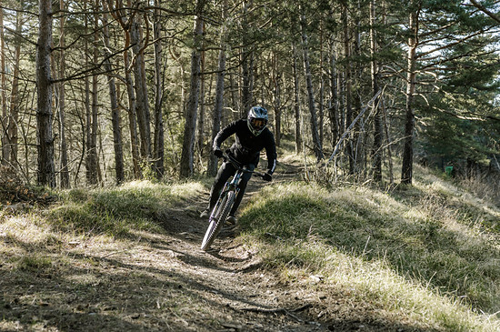 Auf durchaus schnellen Passagen vermittelt das Ekano 3 Trail direkt ein sicheres und sattes Gefühl