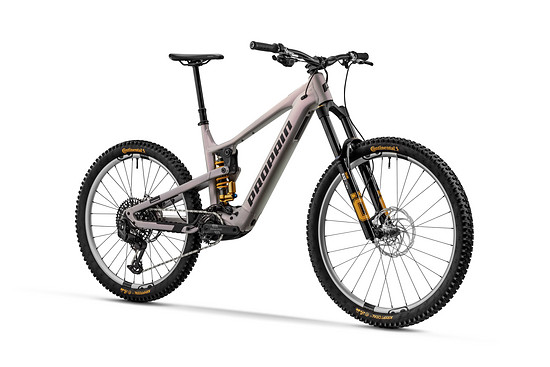 160 mm am Heck und wie hier abgebildet in Funky Oyster Farbton …