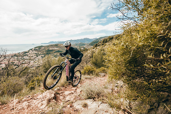 Eine gute Freundin von mir hat einmal gesagt: "Die Franzosen bauen die perfekte Kurve, aber dann schütten sie noch drei Eimer Kies rein!"– stellenweise fühlten sich die Trails am Monte Grosso genauso an, gebaut wohlgemerkt aber von Italienern!