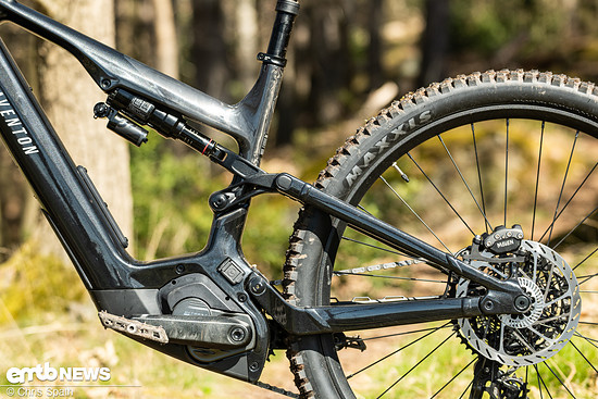 Fast schon ein moderner Klassiker: Das E-MTB-Hinterbaukonzept der Stunde ist der Horst-Link-Viergelenker mit am Oberrohr angesetztem Dämpfer.