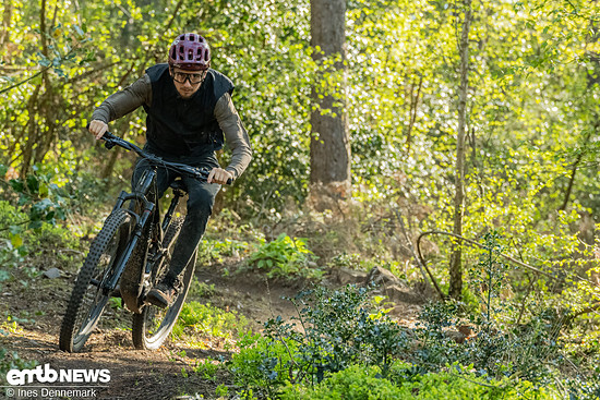 Zielgruppengerecht ist ein Wort, dass das Current EXP gut beschreibt. Es setzt auf einen hervorragend kontrollierbaren Motor, der für mich stark genug ist und fühlt sich auf moderaten Trails wohl.