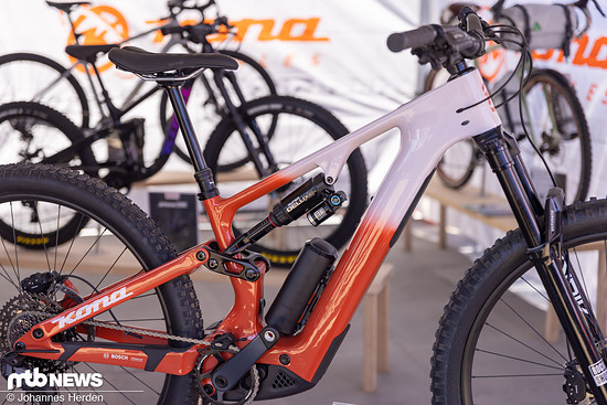 RockShox-Federelement sind in der rot-weißen Variante mit am Start.