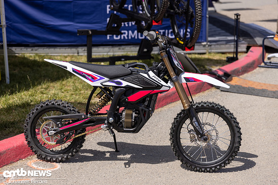 Die kleinste Biene hört auf den Namen Hyper Bee und ist ein Offroad Pocket Bike.