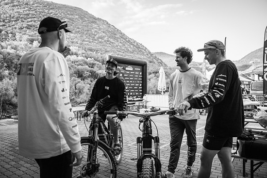 Beim Bike Check lief alles nach Plan, die Stimmung dementsprechend sehr ausgelassen.