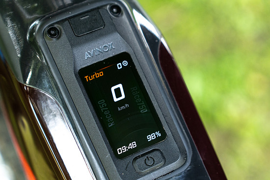 Auch am Display ist die Race-Firmware direkt zu erkennen. Hat man einmal das Update gemacht, gibt es kein Zurück mehr.