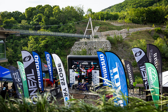 Das Rotwild Schwalbe Gravity Team ist ausgezogen, die internationalen UCI-Rennen zu dominieren
