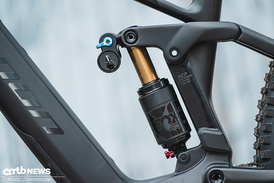 Optisch weicht das Recap vom bisherigen E-MTB-Portfolio ab und orientiert sich stärker an der Formsprache und Kinematik des Enduro-Race-Bikes Jab.