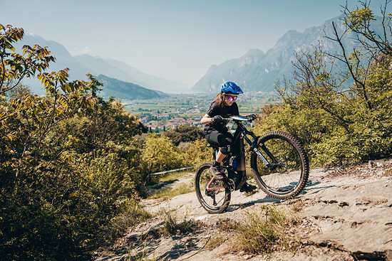 Der Spaß steht bei der Bosch eMTB Challenge im Vordergrund – ihr könnt euch mit Gleichgesinnten messen und eure Fahrtechnik unter Beweis stellen.
