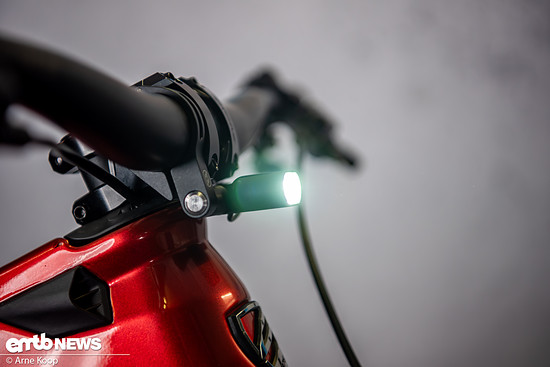 Vorne leuchtet eine Supernova Mini 3 …