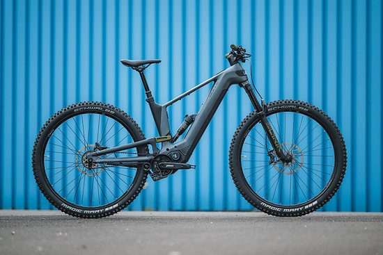 Das Bulls Vuca Evo AM 1 ist ein Full Power E-MTB mit Pinion-Antrieb