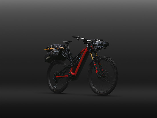 95226-08 LEVO-X-SW-G4-FRYRED-BLK FRONT-3QUATERS-BIKEPACKING-PACK 16640 a