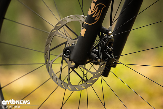 Geniales Hebelgefühl, passende Bremsscheiben, aber trotzdem eine Fehlspezifikation – die SRAM Motive.