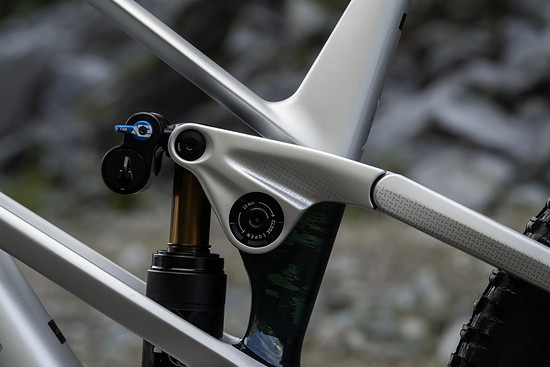Nicht jeder Redakteur hatte den Float X2 Neo verbaut – ich konnte den Dämpfer bereits im Rallon RS fahren, im Wild LT war es jetzt der Standard-X2.