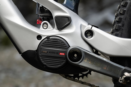 Ja – der Avinox M2S im Orbea Wild ist auf 750 W Leistung gedrosselt.