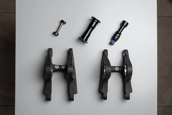 Zwei verschiedene Wippen konvertieren das Bike vom 29"-Rad zum Mullet-Bike und umgekehrt.