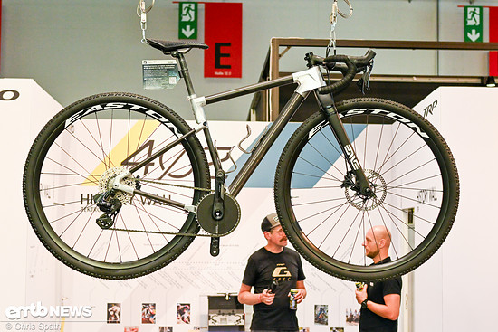 Dieses Gravel-Bike aus dem Hause Faction ist ein echter Knaller, was nicht nur an den 32 Zoll-Laufrädern liegt