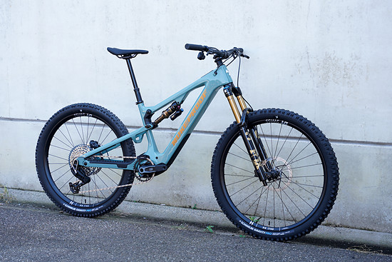 Das neue Nukeproof Kilowatt kommt als komplett neue E-MTB-Plattform mit Avinox-Antrieb.
