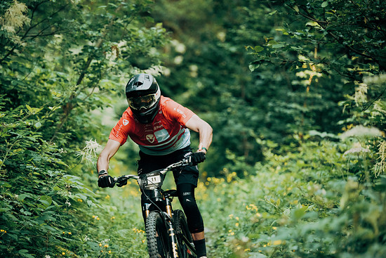 Switchbacks am Hang: Auf Stage 3 fuhren Théo und Helen beide die schnellste Zeit ihrer Klasse.